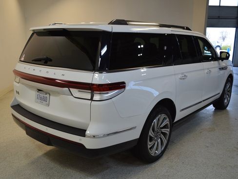 Used 2023 Lincoln Navigator L Reserve image 3