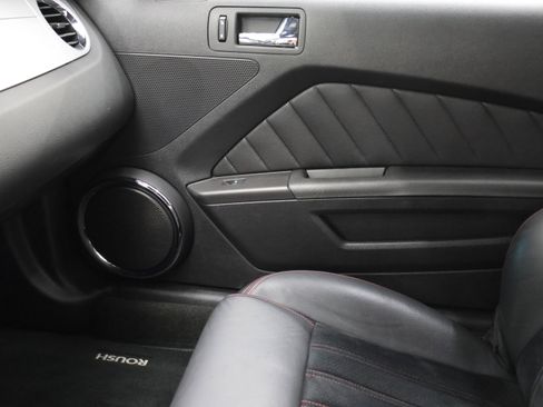 Used 2012 Ford Mustang GT Premium w/ HID Headlamps & Security Pkg RWD image 13