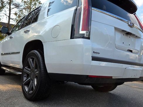 Used 2017 Cadillac Escalade Luxury AWD/4WD image 13