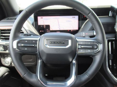 Used 2025 GMC Yukon XL Denali AWD/4WD image 22