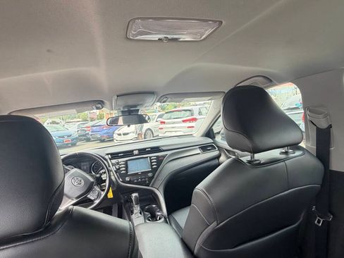 Used 2020 Toyota Camry SE FWD image 16