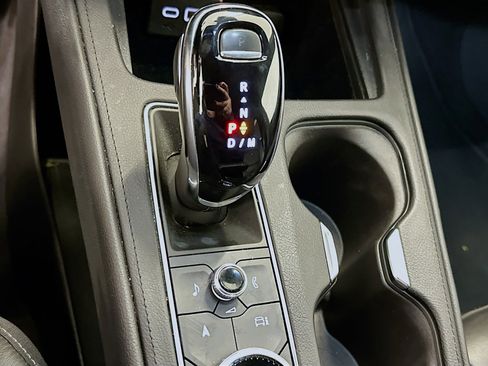 Used 2024 Cadillac XT4 Premium Luxury image 25