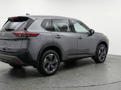 Used 2025 Nissan Rogue SV image 9