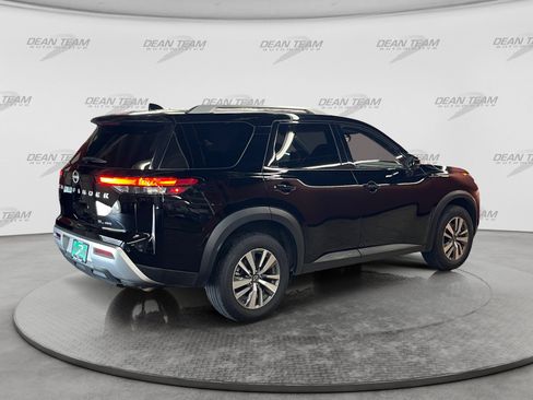 Used 2025 Nissan Pathfinder SL AWD/4WD image 8