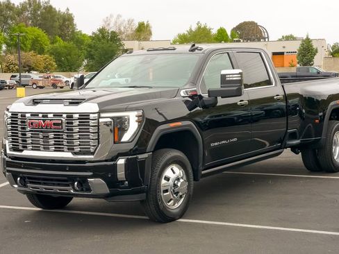 New 2026 GMC Sierra 3500 Denali w/ Denali Reserve Package image 3