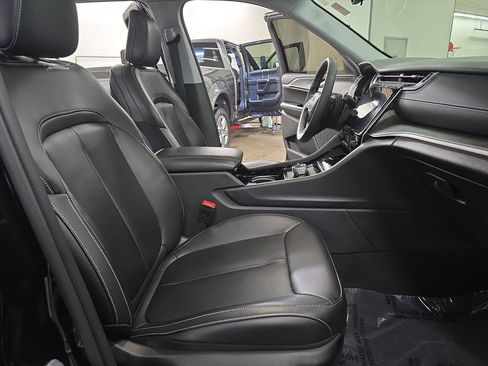 Certified 2023 Jeep Grand Cherokee Limited AWD/4WD image 10