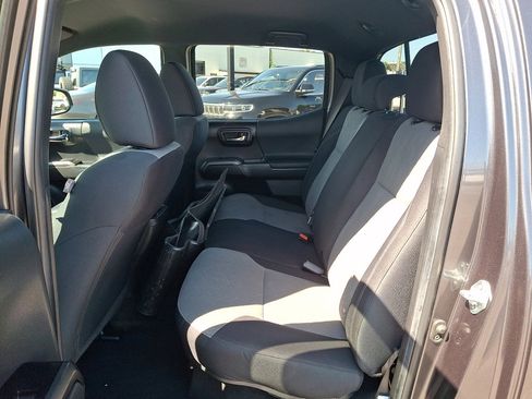 Used 2022 Toyota Tacoma TRD Off-Road AWD/4WD image 20