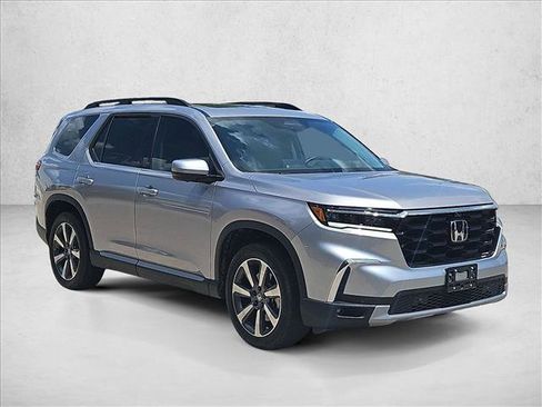 Used 2025 Honda Pilot Elite image 3