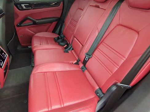 Used 2022 Porsche Cayenne S image 18