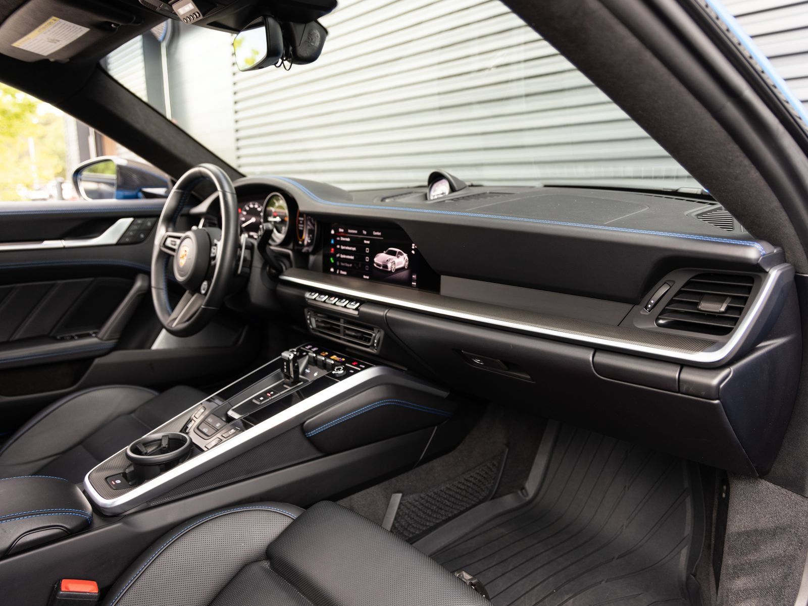 Certified 2022 Porsche 911 Turbo S AWD/4WD image 33