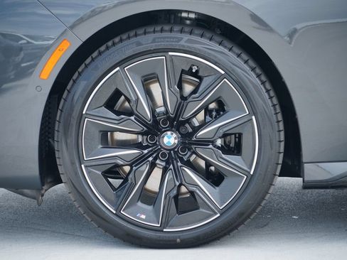 New 2026 BMW 740i w/ Premium Package RWD image 5