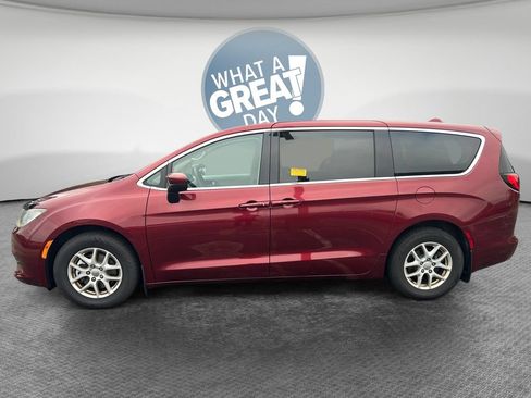 Certified 2017 Chrysler Pacifica Touring FWD image 7