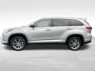 Used 2019 Toyota Highlander XLE AWD/4WD video 2