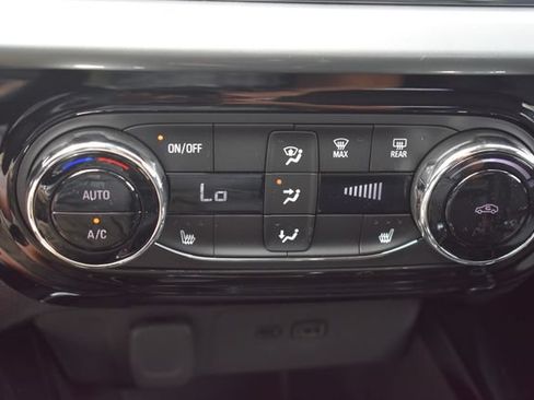 New 2026 Chevrolet Trax LT w/ LT Convenience Package FWD image 28