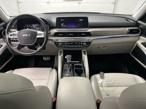 Used 2022 Kia Telluride SX w/ SX Prestige Package image 3