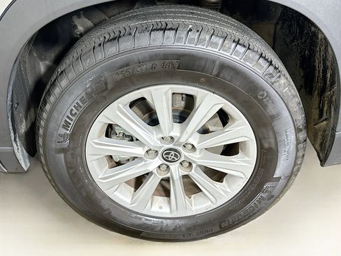 Used 2025 Toyota Grand Highlander FWD image 11