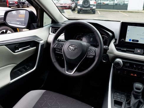 Used 2025 Toyota RAV4 XLE w/ Convenience Package AWD/4WD image 9