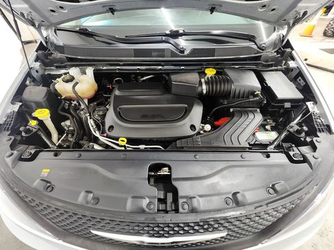 Used 2023 Chrysler Voyager LX FWD image 33