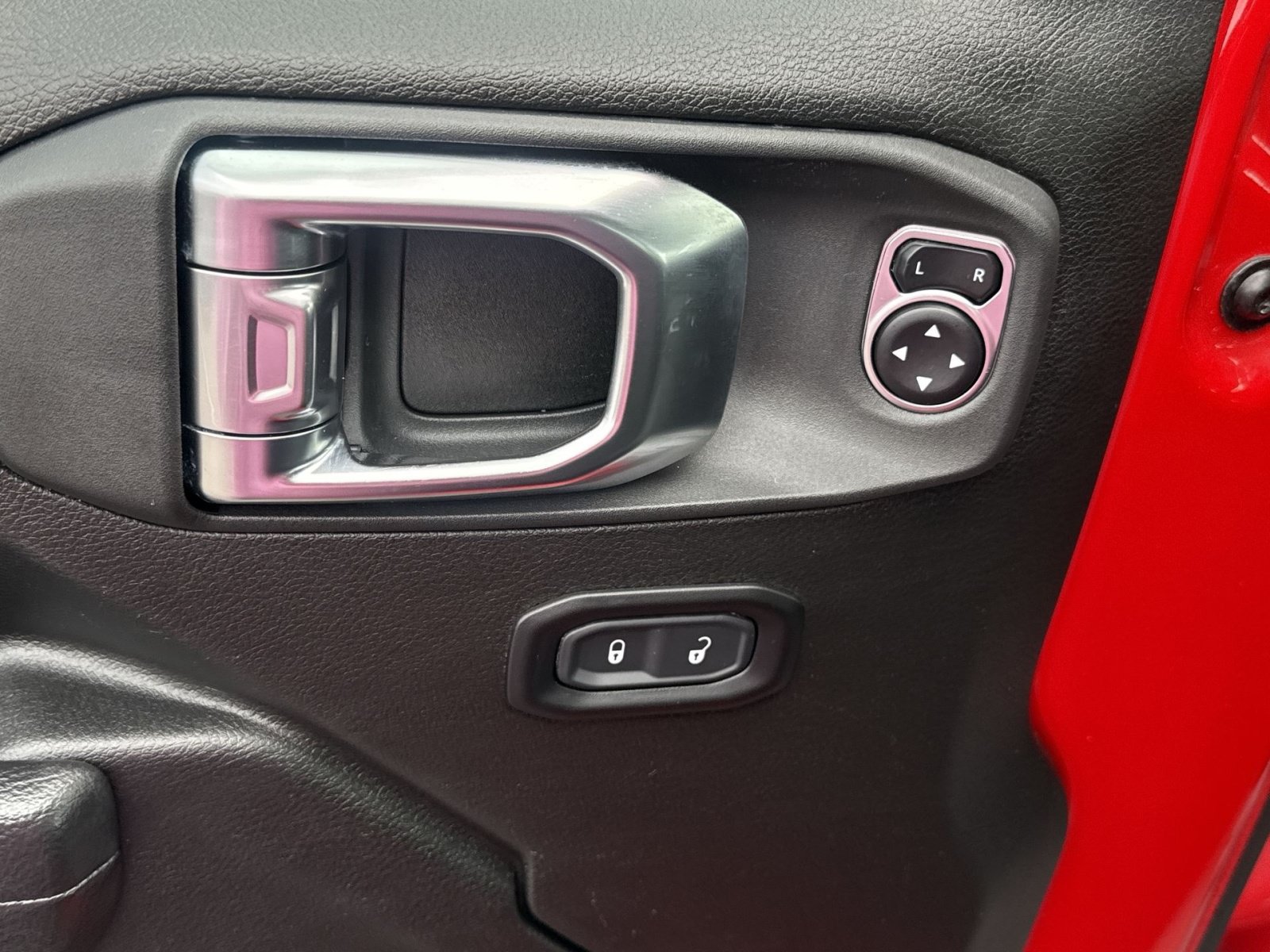 Used 2025 Jeep Wrangler Unlimited Sport AWD/4WD image 15