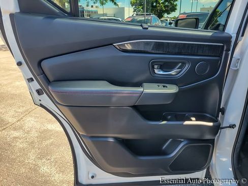 Used 2025 Honda Pilot Black Edition image 21