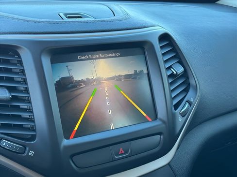 Used 2016 Jeep Cherokee Limited image 26