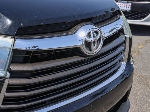 Used 2016 Toyota Highlander XLE FWD image 4