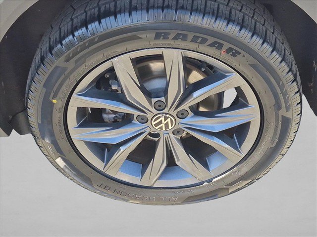 Used 2024 Volkswagen Tiguan SE AWD/4WD image 22