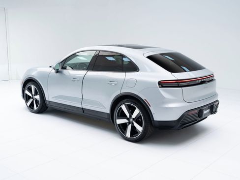 Used 2024 Porsche Macan 4 Electric image 3