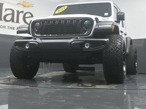 Used 2024 Jeep Wrangler Willys image 4