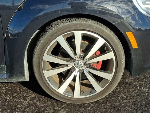 Used 2013 Volkswagen Beetle 2.0T image 9