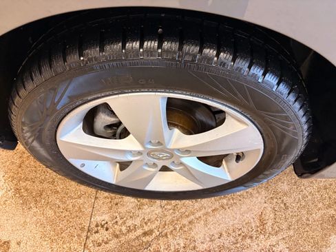 Used 2013 Hyundai Elantra GLS w/ Preferred Pkg image 35