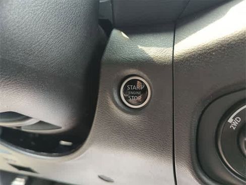 Used 2023 Nissan Frontier PRO-4X w/ Technology Package image 17