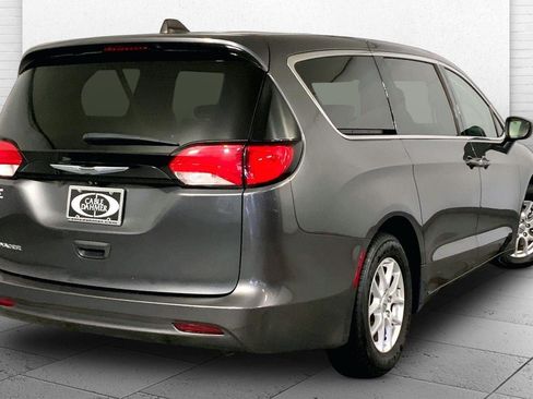 Used 2022 Chrysler Voyager LX FWD image 13