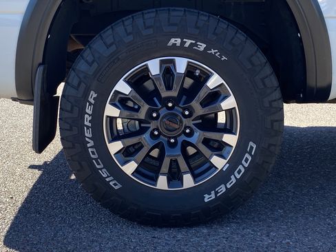 Used 2020 Nissan Titan PRO-4X w/ Pro-4x Convenience Package image 9