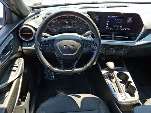 Certified 2024 Chevrolet Trax RS FWD image 12
