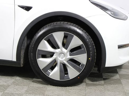 Used 2021 Tesla Model Y Long Range image 34