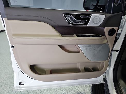 Used 2024 Lincoln Navigator L Reserve AWD/4WD image 15