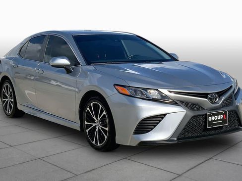 Used 2019 Toyota Camry SE FWD image 2