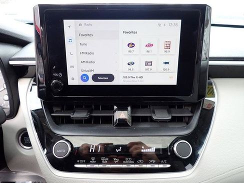 Certified 2023 Toyota Corolla Cross LE image 28