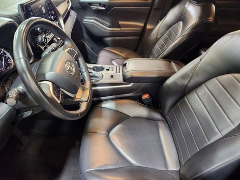 Used 2022 Toyota Highlander XLE image 31