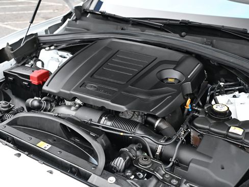 Used 2020 Jaguar F-PACE Premium image 46