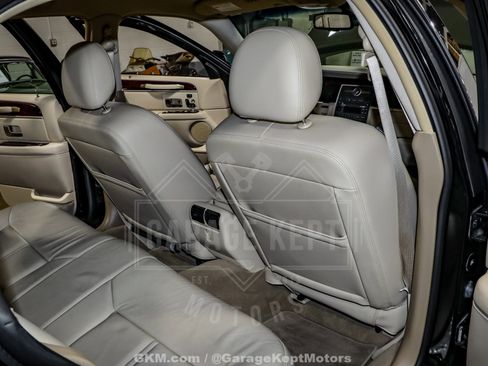 Used 2010 Lincoln Town Car Signature Limited image 82