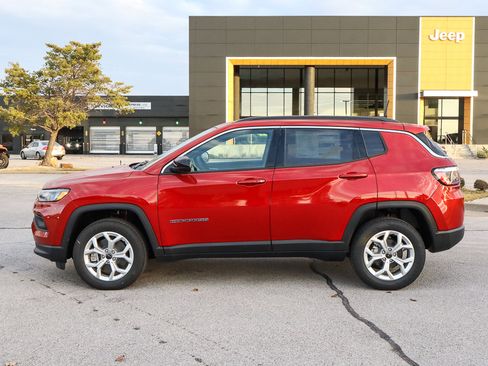 New 2026 Jeep Compass Latitude image 8