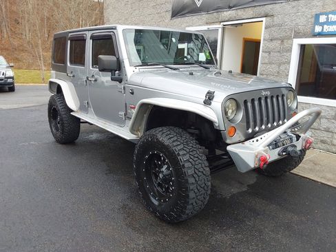 Used 2013 Jeep Wrangler Unlimited Sport image 2