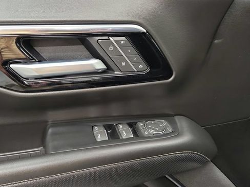 Used 2025 Chevrolet Tahoe Premier RWD image 20