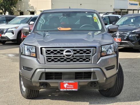 Used 2023 Nissan Frontier SV image 3