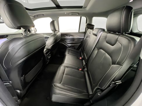 Used 2022 Jeep Grand Cherokee Limited image 25