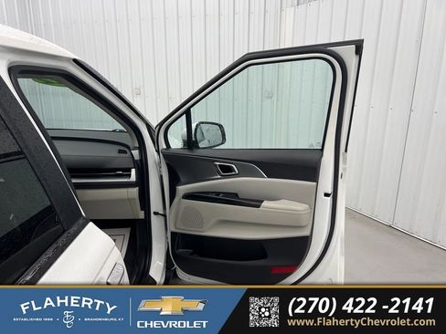 Used 2022 Kia Carnival LX image 12