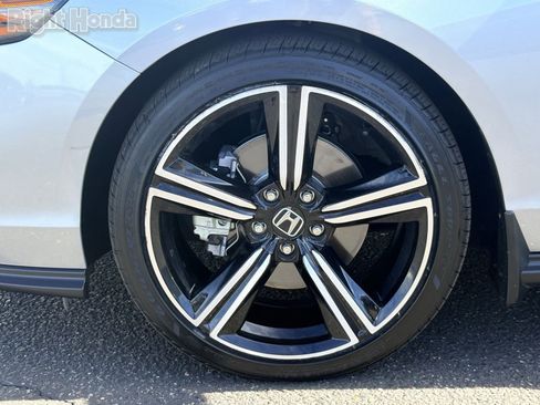 Used 2023 Honda Accord Sport image 11