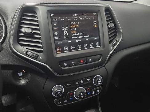 Used 2023 Jeep Cherokee Altitude Lux image 25